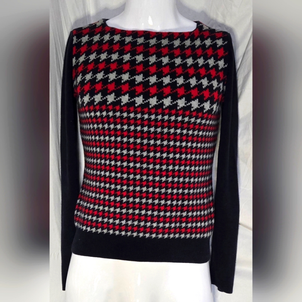 Tommy Hilfiger Sweater Size Medium